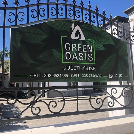 Oasis בית הארחה 3*